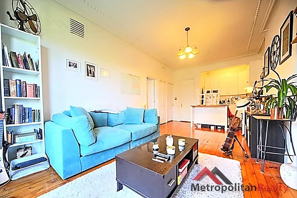Rented by Metropolitan Realty | media 1
