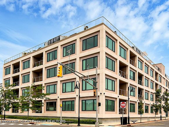 2nd image of 601 Heck St Unit 304