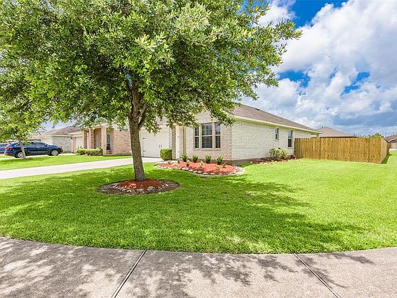 2nd image of 704 Spoonbill Ln