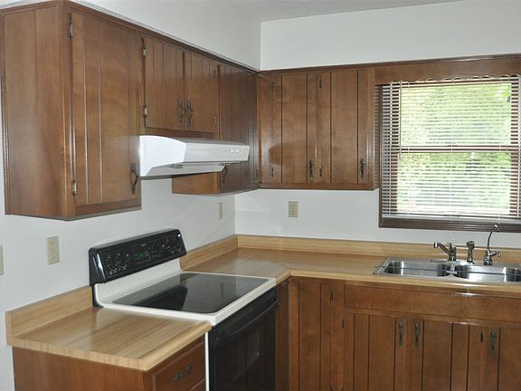 5th image of 924 Hickory Dr