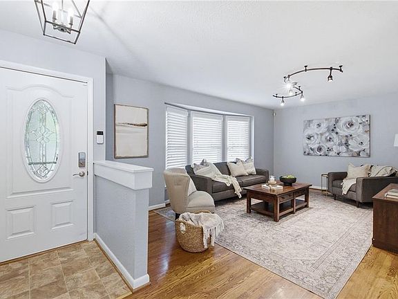 4th image of 8821 Lowell Ave