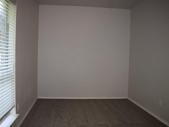 5th image of 3926 Brandon Park Dr