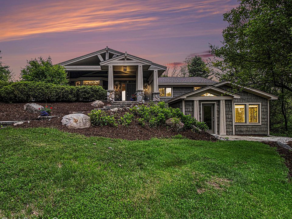 1st image of 2855 Lynn Dr