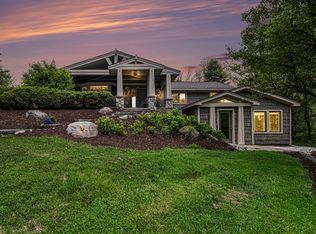 2855 Lynn Dr, White Lake, MI 48386