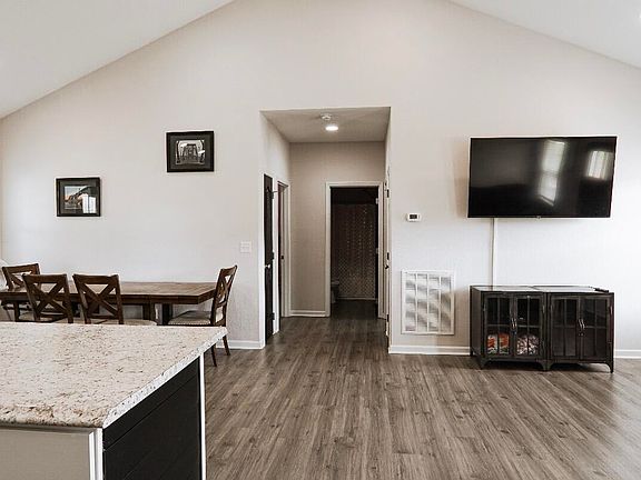 4th image of 150 Reba Dr