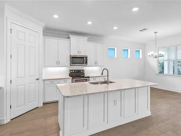 317 Spiaggio Ct, Naples, FL 34114