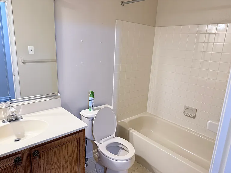 921 Bentley Ct — Photo 16