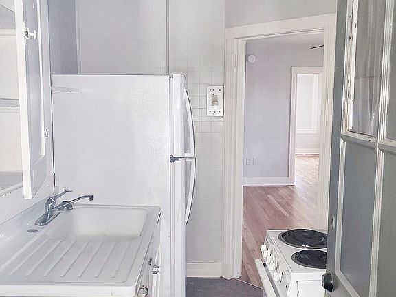 2nd image of 120 Lincoln St NE APT B1