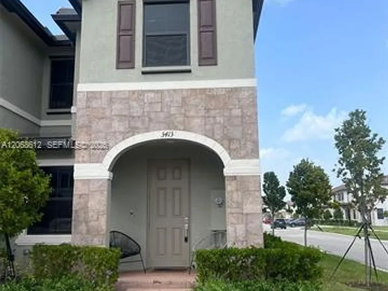 3413 W 113th St #Townhouse 3413 — Photo 2