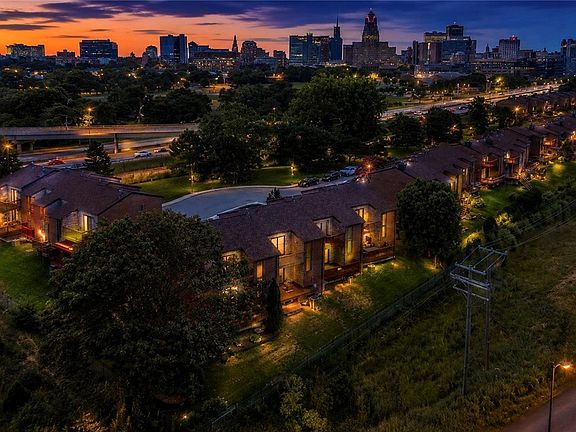 4th image of 428 Lakefront Blvd