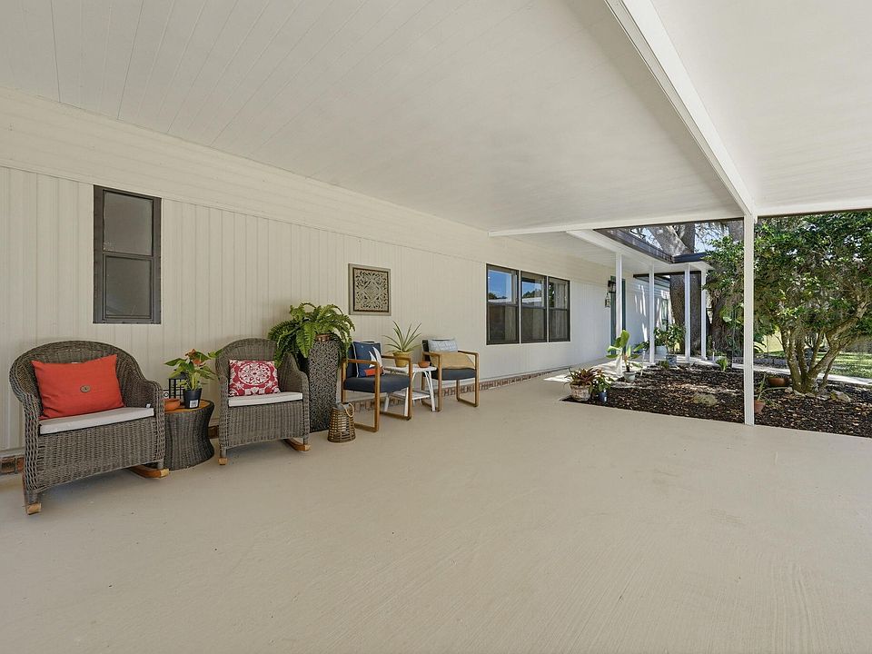 7th image of 115 Willow Way