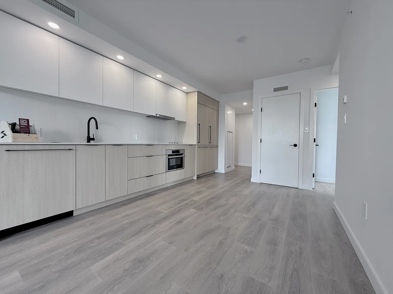 2 bed, 780 sqft, $2,300 — Photo 3