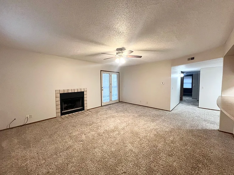 Oakridge Apartments — Photo 21