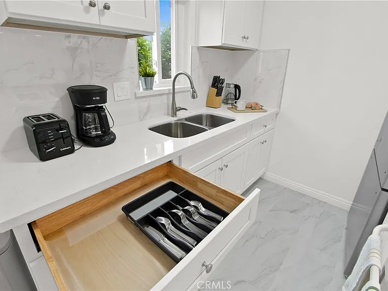 837 S Sierra Vista Ave #G — Photo 8