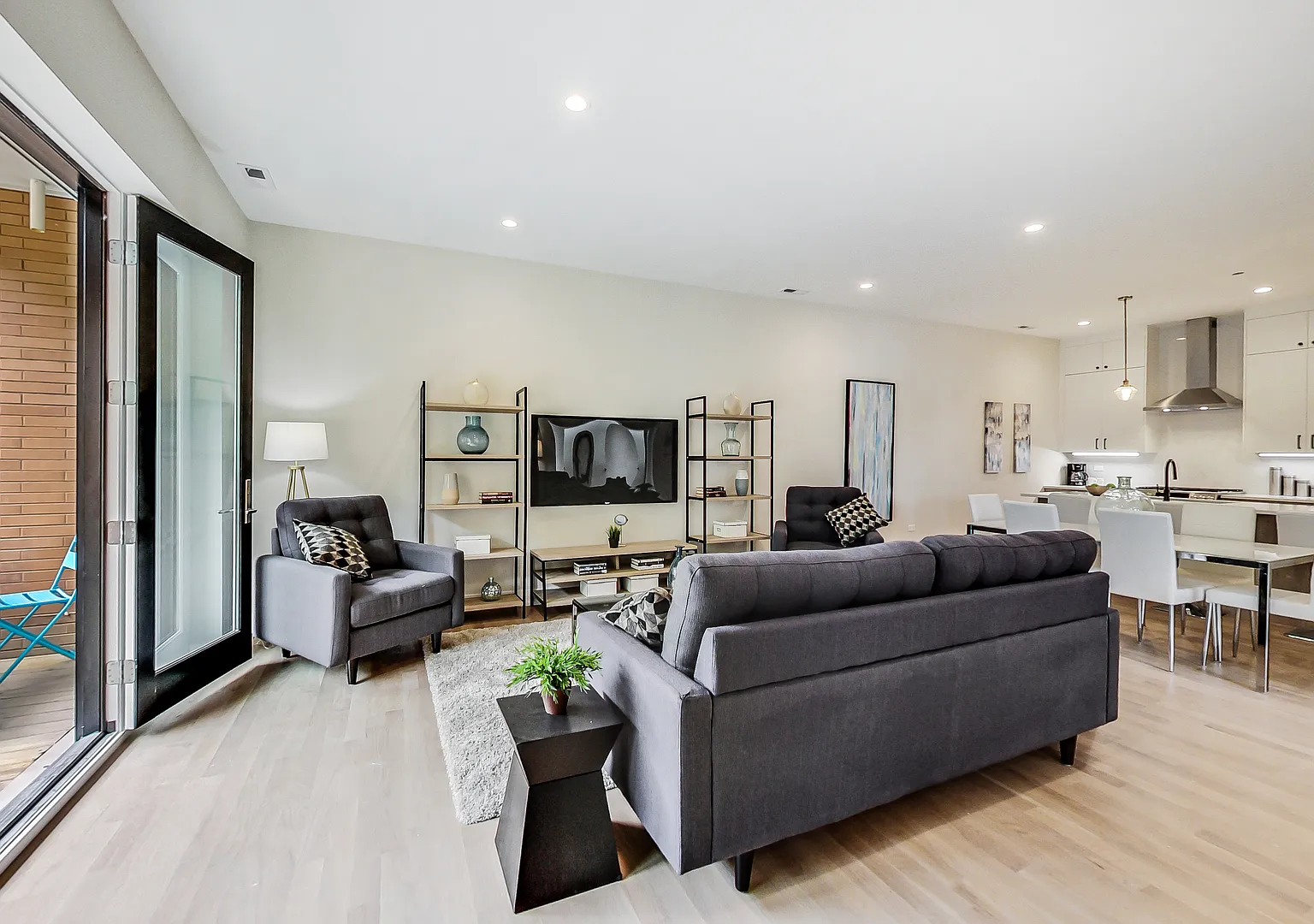 3204 North Clifton Avenue — Photo 1