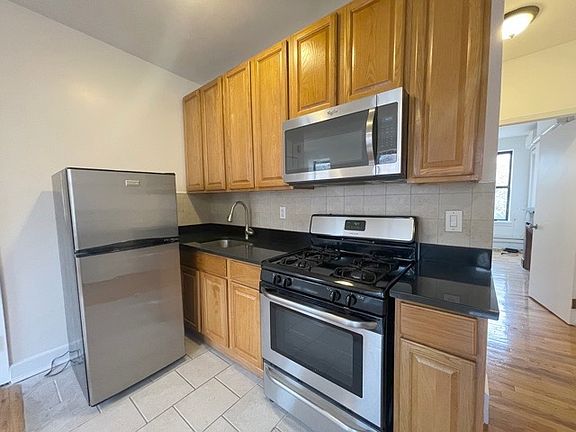 4th image of 255 Gates Ave APT 3