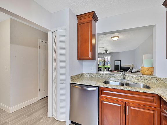 5th image of 8300 Plaza Gate Ln APT 1201