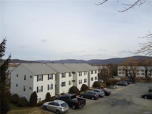 3rd image of 21 Lexington Hl Unit 11
