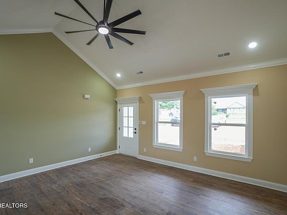 4th image of 5129 Gregory Rd
