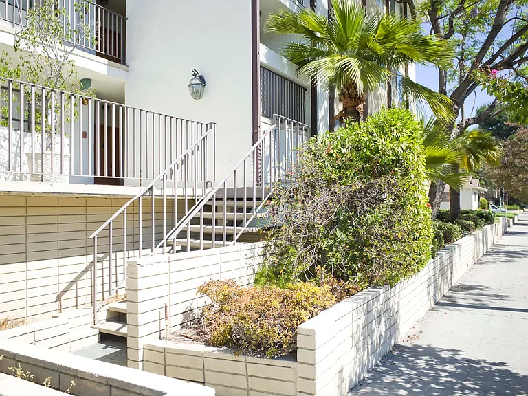 1033 Cordova St #11 — Photo 10
