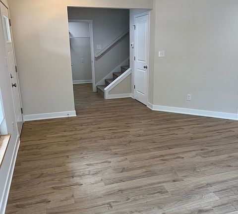 5th image of 282 N East St