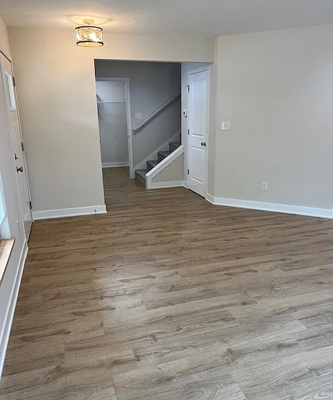 282 N East St — Photo 5