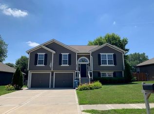917 E 8th Cir, Kearney, MO 64060