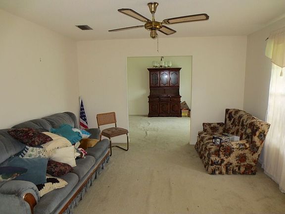 2nd image of 422 SW Harmony Ln