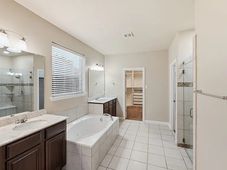 2208 Gregory Creek Dr — Photo 24