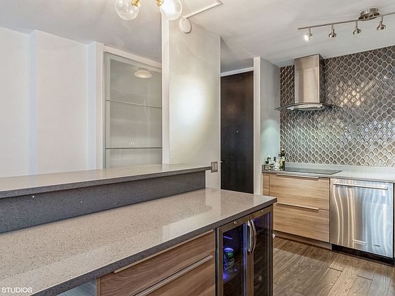 3rd image of 535 N Michigan Ave APT 816