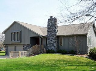 823 Locust Dr, Dundee, IL 60118