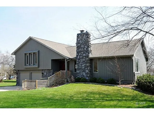 823 Locust Dr photo 1