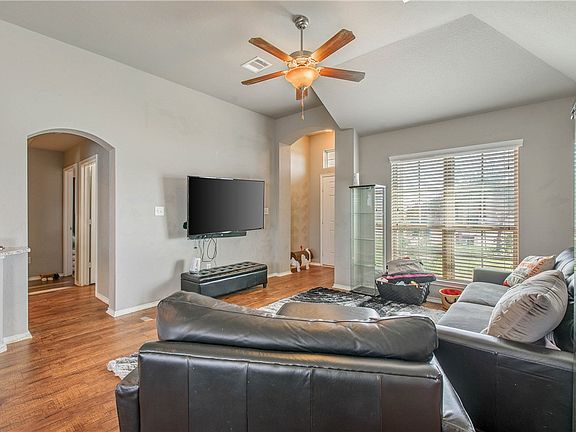 5th image of 212 Wild Flower Ct