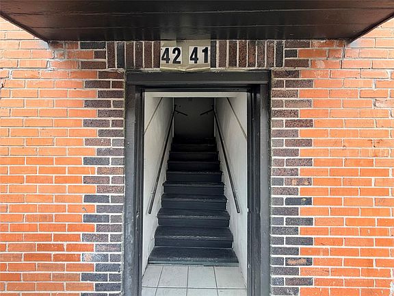 2nd image of 5014 Jefferson St APT 41