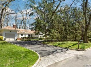 320 Motts Cove Rd S, Roslyn, NY 11576
