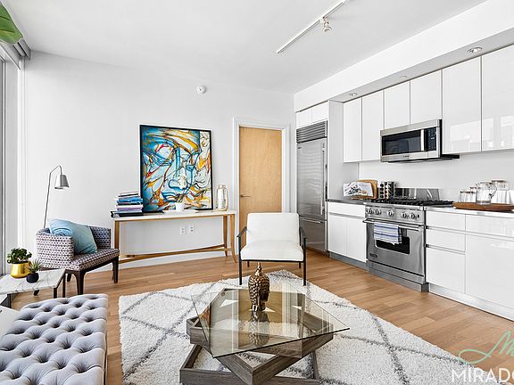4th image of 554 W 54th St #22S