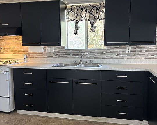 4th image of 1327 Evergreen Way