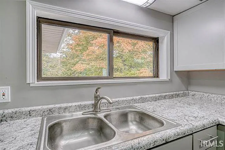3 bed, 1.5 bath, 3000 sqft, $2,500 — Photo 4