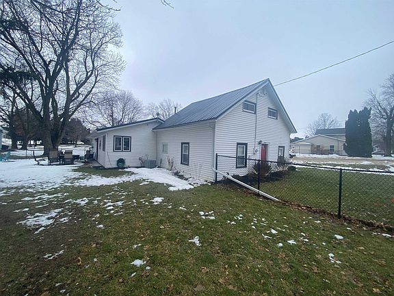 3rd image of 904 Parkview Dr