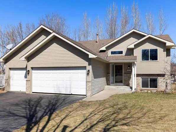 1336 Hunter Sq, Waconia, MN 55387