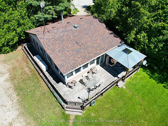 3rd image of 847 Howdenvale Rd
