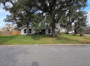 2225 Ridgewood Dr, West Columbia, TX 77486