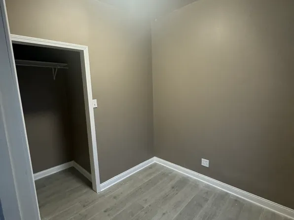 8364 S Brandon Ave, Chicago, IL