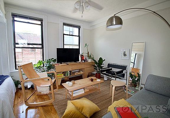 2nd image of 391 Bond St #3