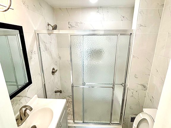 4th image of 35 Cypress Ave #2