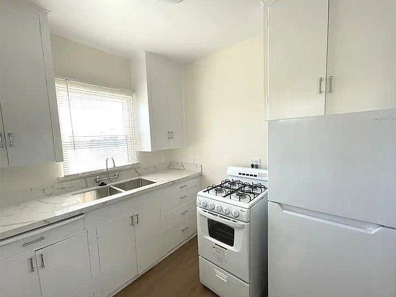 3rd image of 2816 1/2 E 8th St