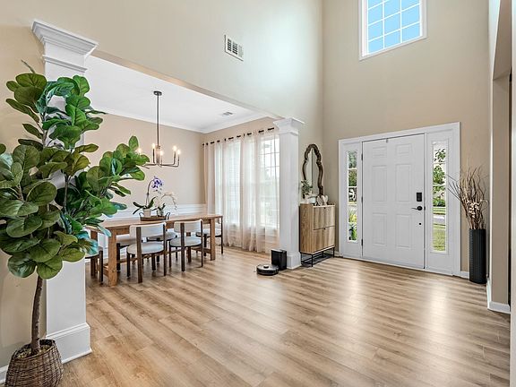 5th image of 205 Tulip Tree Ln