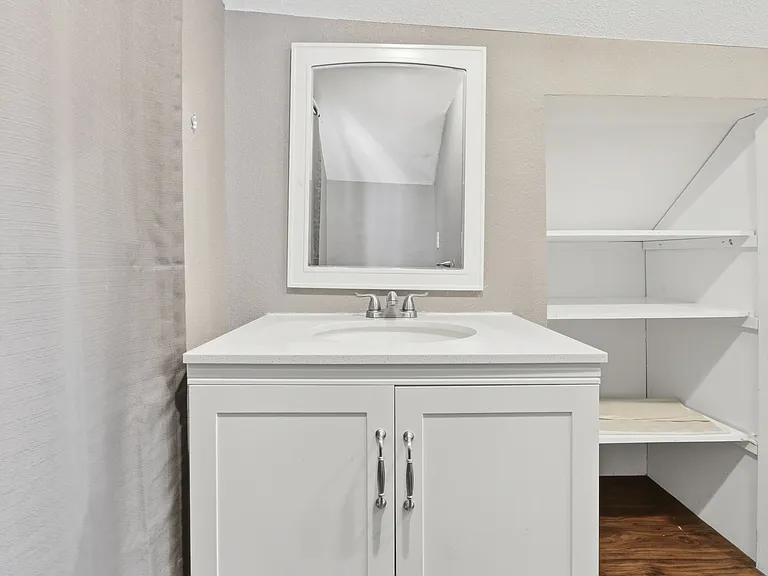 215 E Sherman St #1 — Photo 31