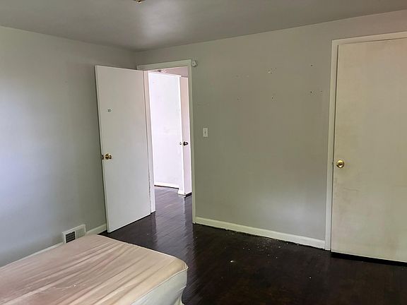 5th image of 2733 Race St