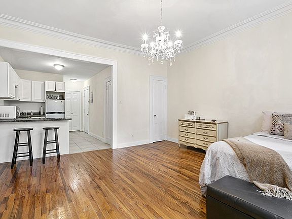 3rd image of 141 E 57th St APT 4F